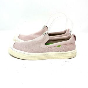 Cariuma Sneakers